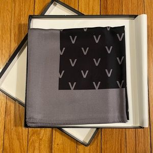 Vineyard Vines Black and Gray Scarf
